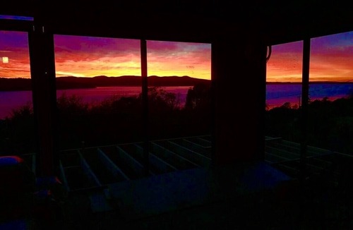 Mallacoota House | Hillstop pet Friendly With Panoramic Views