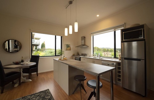 Cowes Apartment | Hilltop Apartments Phillip Island - Adults Only