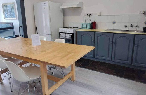 South Hobart House | Hillview House close to CBD