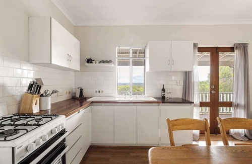 Naturaliste Cottage | Hillview — Relaxing Bush Getaway Yallingup