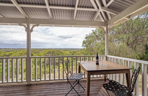 Naturaliste Cottage | Hillview — Relaxing Bush Getaway Yallingup