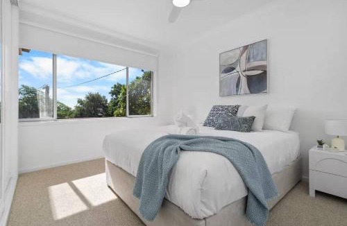 The Hill House | Hillview - Walk to City & Beach - Free Parking