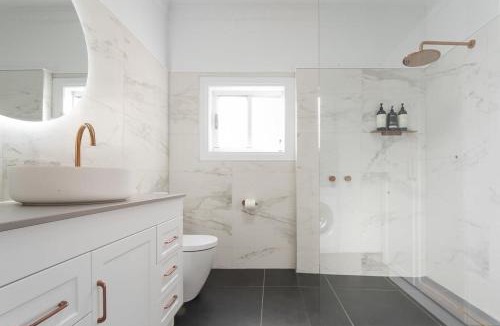 Launceston CBD House | Historic Beauty in the CBD with Parking & WiFi