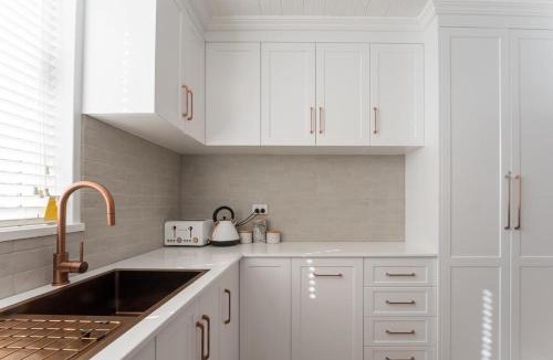 Launceston CBD House | Historic Beauty in the CBD with Parking & WiFi