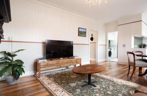 Launceston CBD House | History Meets Luxury - Meet Wahroonga!