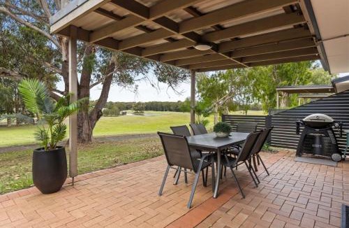 Salamander Bay Apartment | Hitters Paradise Stay Play
