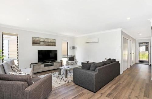 Salamander Bay Apartment | Hitters Paradise Stay Play