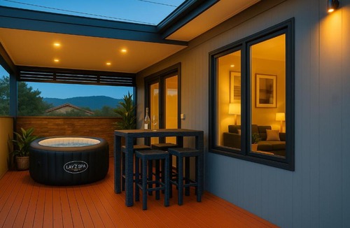 Sorell Apartment | Hobart Luxury Family Home with Spa & Fire Pit, Sleeps 8