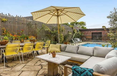 Frankston South House | Hola - Holiday House with Pool