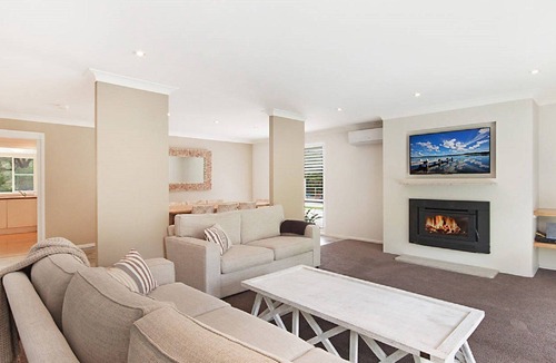 Wamberal House | Holiday Acreage - located at Wamberal