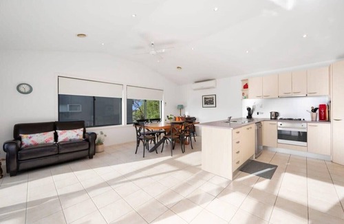 Torquay House | Holiday Haven – Coastal Comfort in Old Torquay