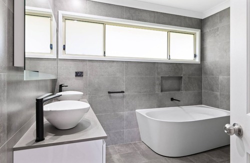 Wamberal House | Holiday Home with Ocean Views Wamberal