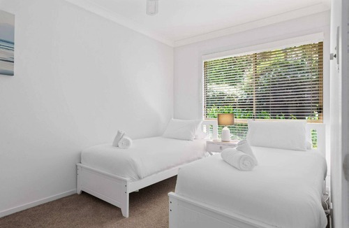 Wamberal House | Holiday Home with Ocean Views Wamberal
