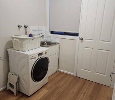 Laverton House | Holiday House in Laverton Modern Comfort ,Walk to Train Station,Car Hire Option