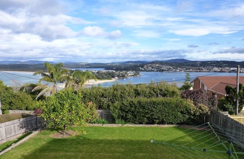 Merimbula House | HOLIDAY IN A VIEW AT THE HILLTON !
