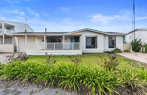 Minlacowie House | Holiday Magic - short walk to the beach - Off Peak special!