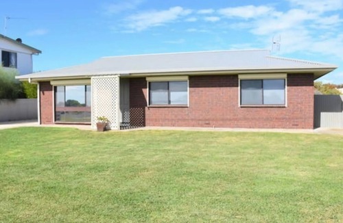 Lacepede House | HOLIDAY RENTAL - 74 Marine Parade