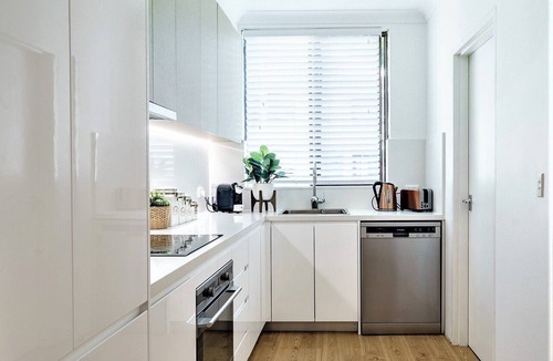 North Bondi Apartment | HolidayRento 2BR Bondi Beach with Air Con & Pool