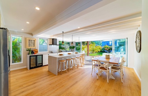 Shoal Bay Villa | HolidayRento Capri Beach House Retreat Shoal Bay