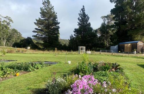 South Bruny House | Holly Tree Hut - Gypsy Wagon with Breakfast