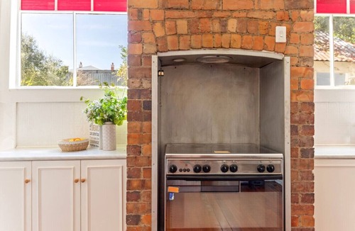 East Launceston House | Hollybrooke Cottage, prestige suburb in Launceston