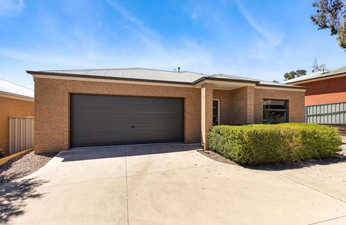 Flora Hill House | Home Away in Flora Hill
