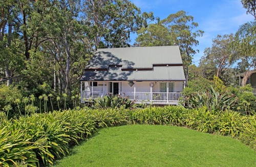 Bundabah Cottage | Home by The Cove - Charming Riverfront Cottage