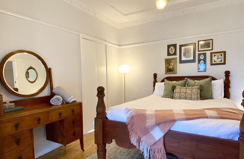 Wentworth Falls House | Homely cottage walking distance to Wentworth Falls village. Family/pet friendly!