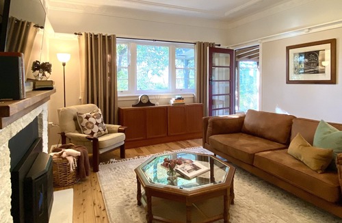 Wentworth Falls House | Homely cottage walking distance to Wentworth Falls village. Family/pet friendly!