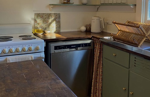 Wentworth Falls House | Homely cottage walking distance to Wentworth Falls village. Family/pet friendly!