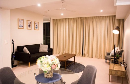 Reid Apartment | Homely Modern Apt between the Lake and City - Hosted by CanStay