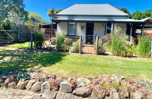 Kyneton House | Homesaway Cottage