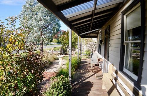 Kyneton House | Homesaway Cottage