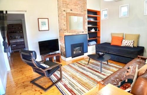 Kyneton House | Homesaway Cottage