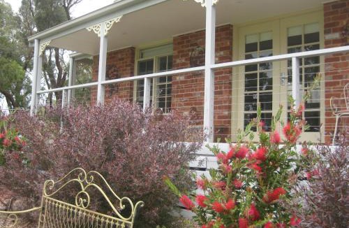Yellingbo Bed & Breakfast | Honeyeater Cottage
