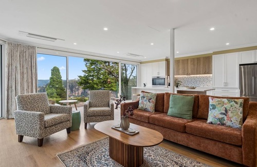 Leura House | Honeysett - breathtaking escarpment views