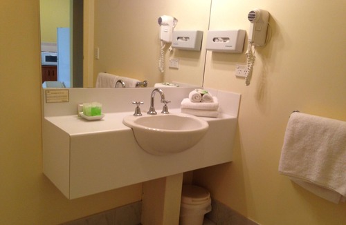 Warrnambool Hotel | Hopkins House Motel & Apartments