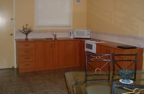 Warrnambool Hotel | Hopkins House Motel & Apartments