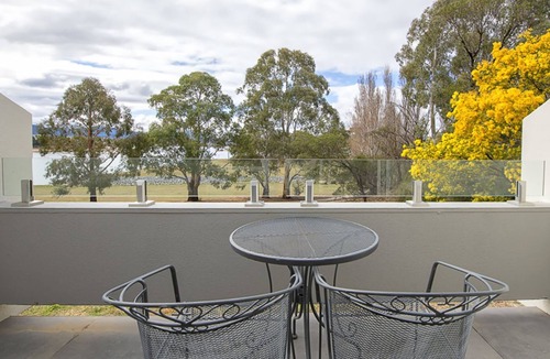 Jindabyne Apartment | Horizons 113 is a mere 3-minute walk to the heart of Jindabyne