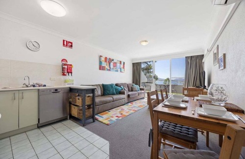 Jindabyne Apartment | Horizons 407, Resting on the shores of Lake Jindabyne