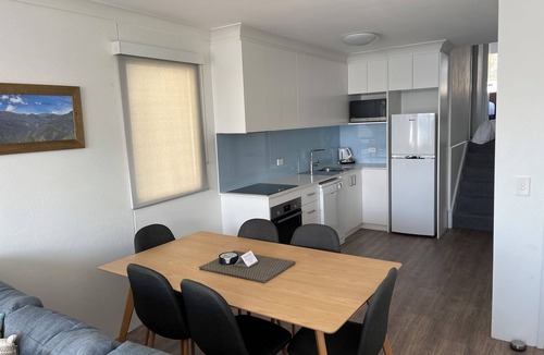 Jindabyne Apartment | Horizons 424 Lake Jindabyne Waterfront Apartment Sleep 6, 2 bedroom, 2 bathroom