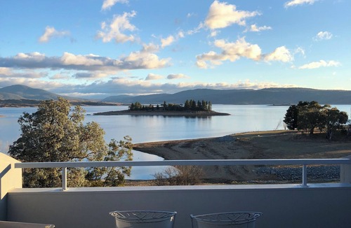 Jindabyne Apartment | Horizons 424 Lake Jindabyne Waterfront Apartment Sleep 6, 2 bedroom, 2 bathroom