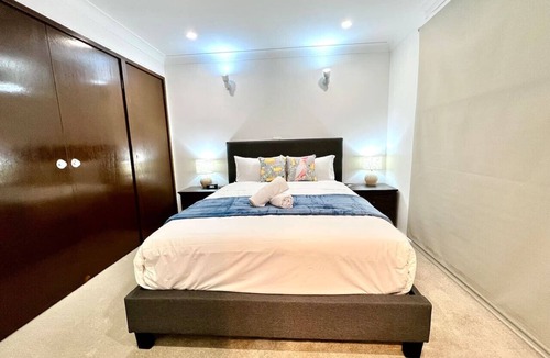 Hornsby House | Hornsby 5BR Peaceful Oasis with Wifi & Garage
