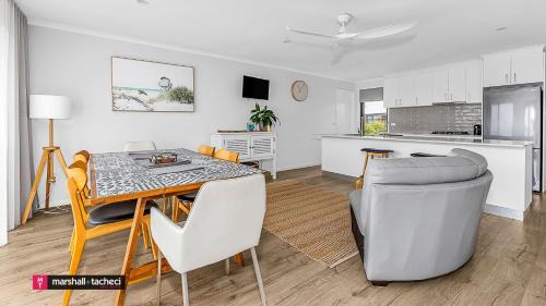 Bermagui House | Horseshoe Beach Cottage - Young Street 4