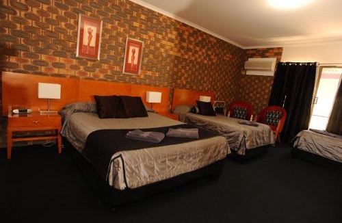 Horsham Hotel | Horsham Mid City Court Motel