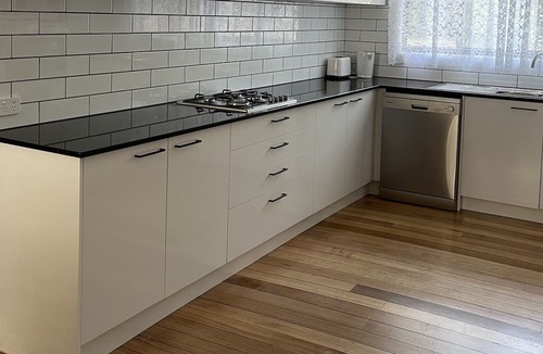 Horsham Cottage | Horsham stayz 3 bedroom 3 bathroom house