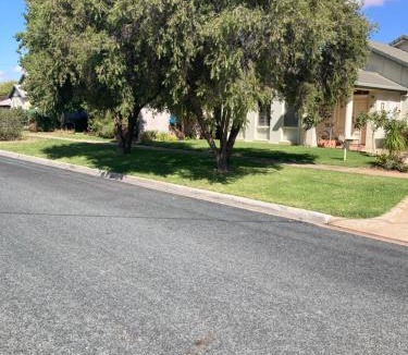 Swan Hill House | HOSTS offer HOME STAY on HIGH Queen Bed -Private Home -Private Bathroom