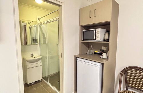 Parkes Hotel | Hotel Gracelands