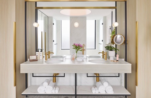 Melbourne Central Business District Hotel | Hotel Indigo Melbourne Little Collins by IHG