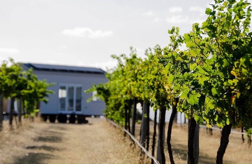 Rhymney Cabin | Hounds Run Tiny House | Unique Vineyard Stay